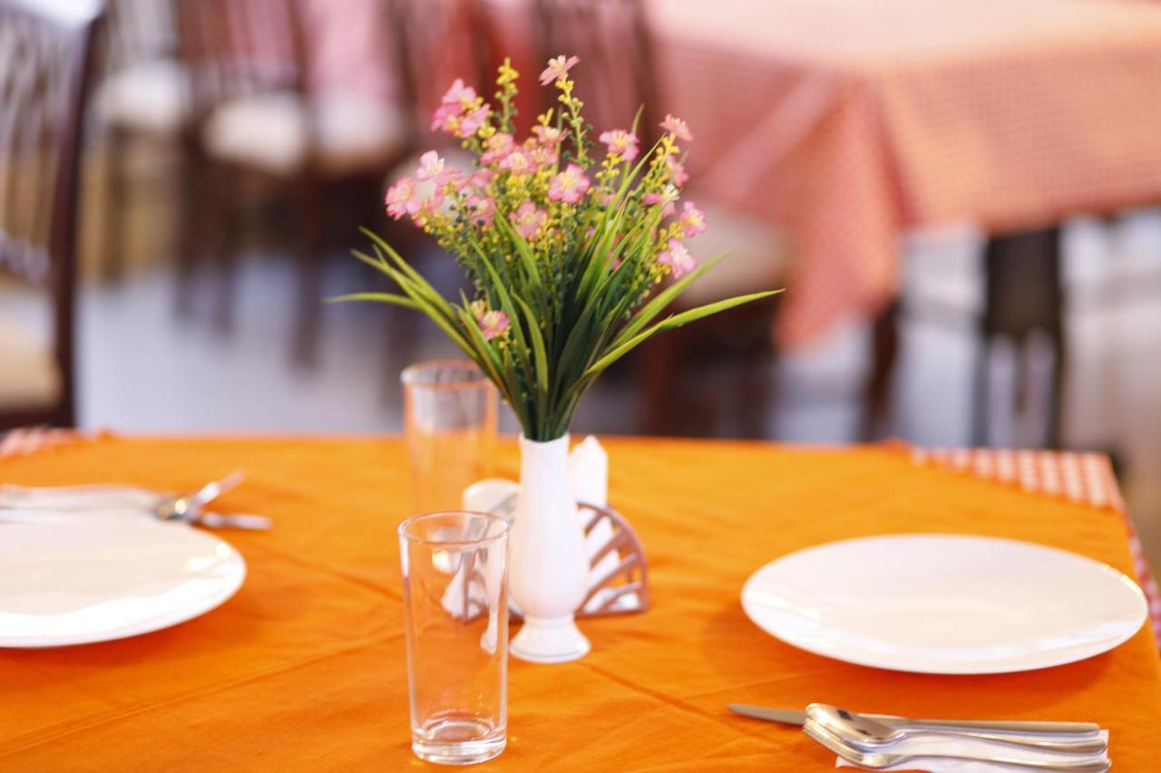 Hotel Grand Circle Inn Dhaka Zewnętrze zdjęcie